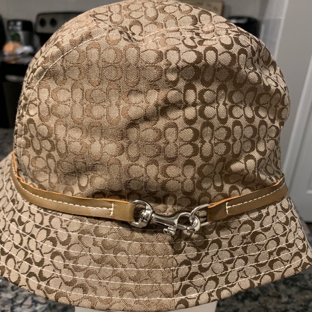 coach hat, no damage ,no scratches